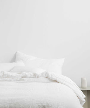 files/1-Duvet-Cover-Set-Pulled-Back-White_b464dfaa-4985-4698-b902-78fbcdf20534.jpg