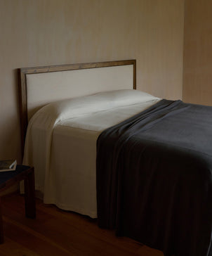 files/CULTIVER-Wool-Blanket-Slate-01.jpg