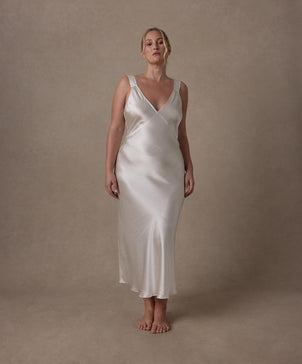 files/Silk-Slip-Ivory-06_e42e8b75-1b68-4fc7-98f0-be82a08bcbb8.jpg