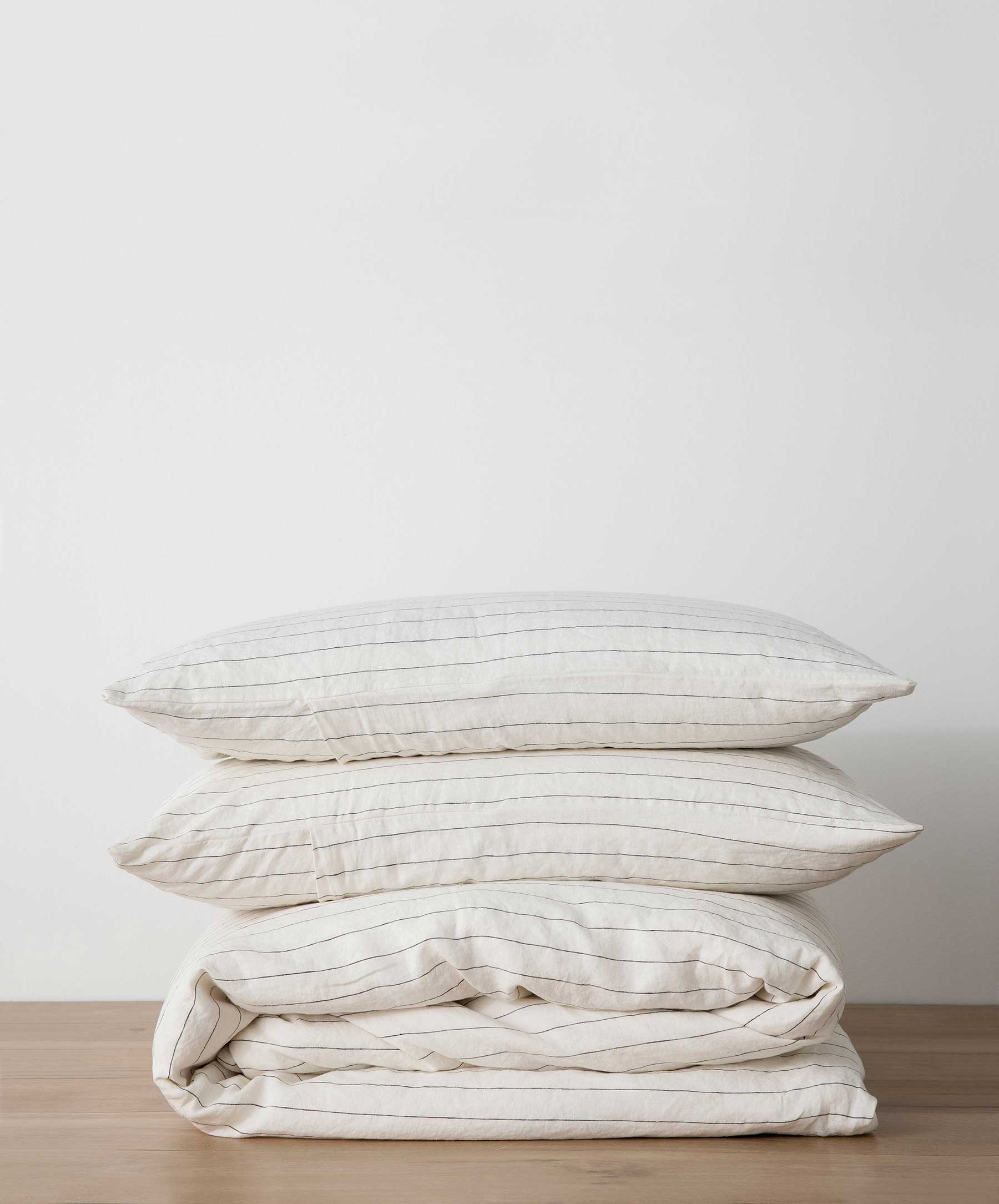 CULTIVER Linen Duvet Cover & Standard Pillowcase Set — Pencil Stripe, Queen