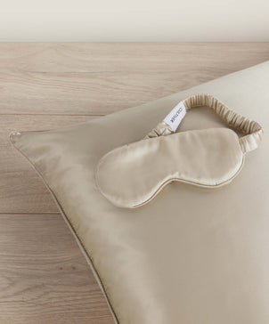 files/13-Silk-Pillowcases-Smoke-01_a16016d6-fd4a-41dd-8834-0b5a781bab91.jpg