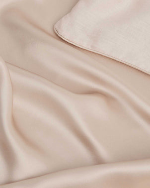 files/3-Silk-Pillowcases-Blush-03_1.jpg