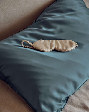 files/Bluestone_silk_flip_and_silk_eye_mask.jpg