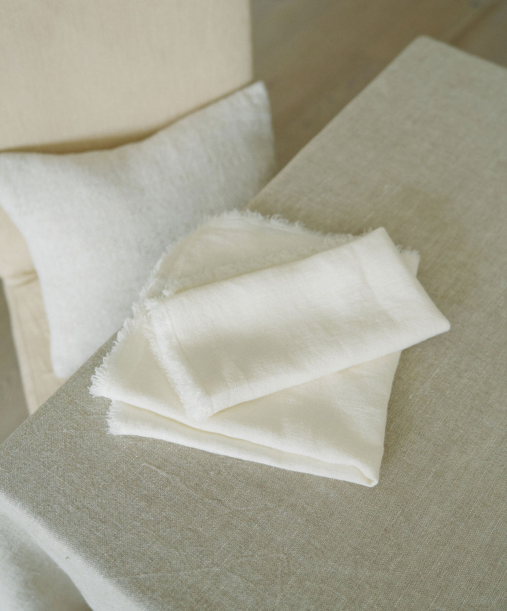 Ivory CULTIVER Fia napkins, elegant table linen with soft fabric and subtle texture, perfect for dining and special occasions.