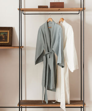 files/CULTIVER-Linen-Robe-10_37915145-7c83-4ef5-ab1b-28e84411e9c4.jpg