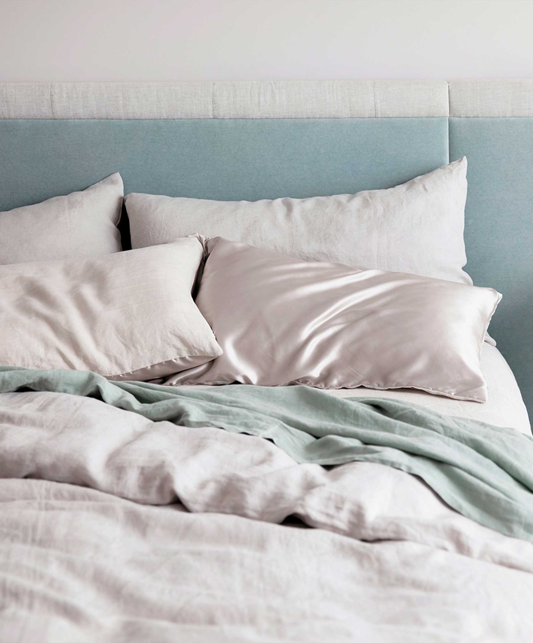 files/Duvet-Smoke-04.jpg
