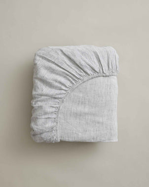 Cultiver linen fitted sheet with pinstripe pattern, soft and breathable bed linen for a comfortable sleeping experience.
