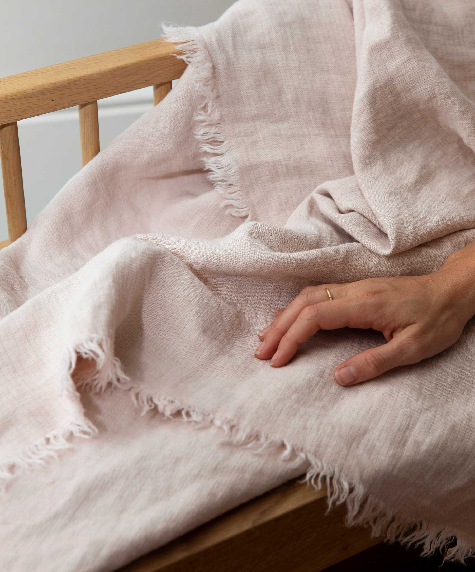 Linen Throws | Shop Throw Blankets Online | CULTIVER - USA
