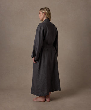 files/Linen-Robe-Slate-Full-07_add19ee3-5e3b-4beb-b263-c62d02e29ef8.jpg