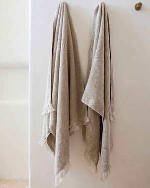 files/Linen-Towel-03_09cb0ba6-e10f-4529-b2da-13f1c64d660f.jpg