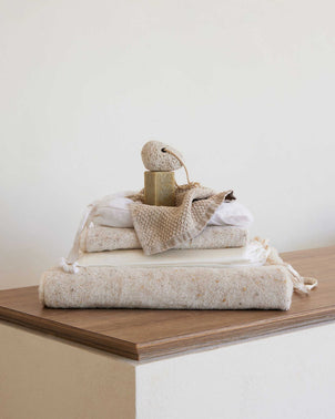 Natural linen wash cloth from CULTIVER, showcasing soft, breathable pure linen fabric with neatly hemmed edges.