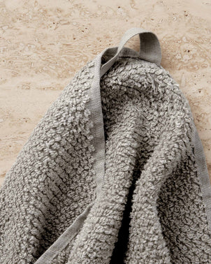 files/LinenTowelPEBBLEHangingLoopDetail_f10238ca-bf90-41eb-aed4-a8293a1c987f.jpg