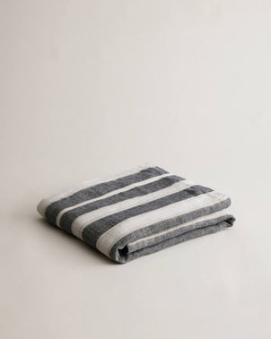CULTIVER Mira Linen Bedcover Enzo folded on a bed, showcasing soft linen fabric and elegant design for a stylish bedroom.