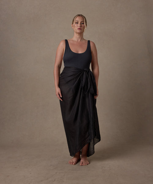 Pareo - Black | Lightweight Linen Beach Cover-up | CULTIVER