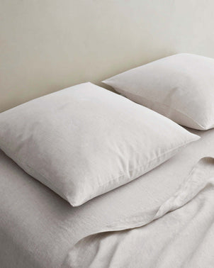 files/Pillowcases-Euro-SMOKE-Styled-on-Bed-2-edit.jpg