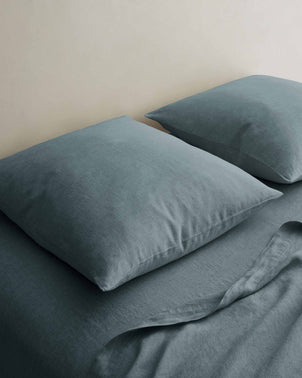 files/Pillowcases_Euro_BLUESTONE_Styled_on_Bed_2.jpg
