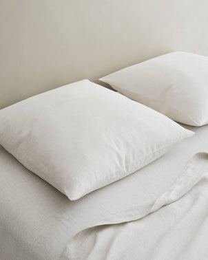 files/Pillowcases_Euro_IVORY_Styled_on_Bed_2.jpg