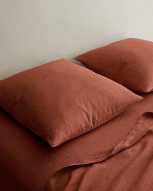 files/Pillowcases_Euro_Natural_Styled_on_Bed_2.jpg