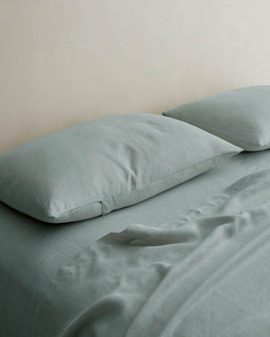 files/Pillowcases_SAGE_Styled_on_Bed.jpg