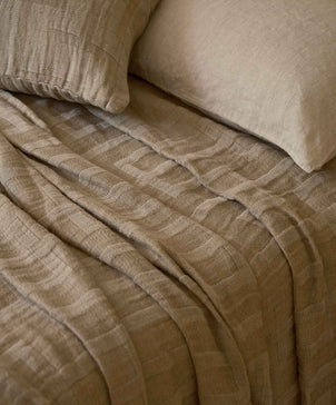 files/Rolfes_Bedcover_Cushion_Closeup_Natural_02.jpg