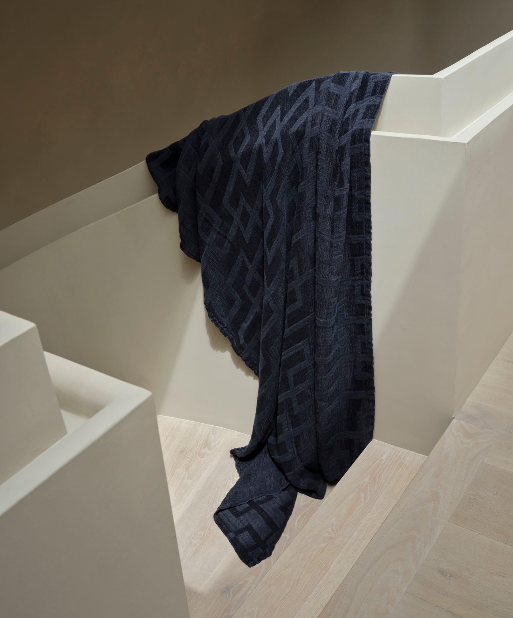Rolfes Throw - Navy | CULTIVER - USA