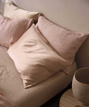 files/Silk-Pillowcase-Blush-03.jpg
