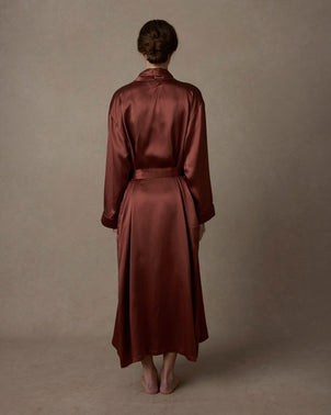 files/Silk-Robe-Cinnabar-03_d11d07e1-18ed-4b4f-a6b7-5f8a183ebb4c.jpg