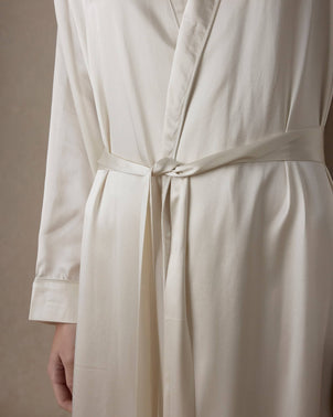 files/Silk-Robe-Ivory-03_fd8d5d9e-3225-482a-a9fa-f14186af8192.jpg