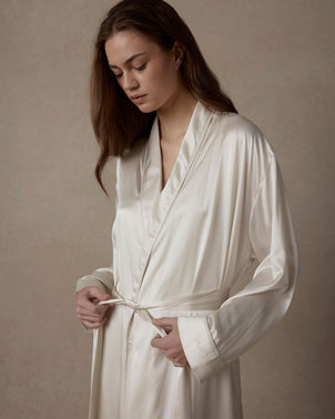 files/Silk-Robe-Ivory-04_8677d98a-d464-4f6a-8d1d-4014983cbe4f.jpg