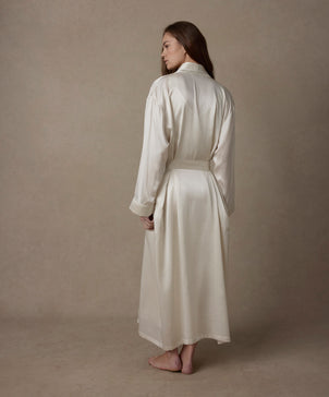 files/Silk-Robe-Ivory-05.jpg