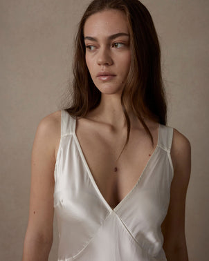 files/Silk-Slip-Ivory-04_9f08a997-a62c-4d24-a4eb-ca9606e8b2cb.jpg