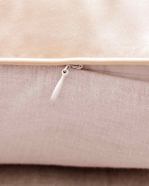 files/SilkLinenFlipPillowcaseBLUSHZipDetail.jpg
