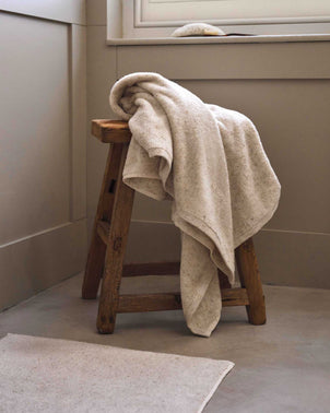 files/Speckle-Towel-02_9b2d82bd-182d-4e1e-92a7-411ce31e7566.jpg