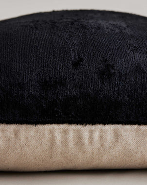 files/Talik_Cushion_Cover_Detail_Jet.jpg