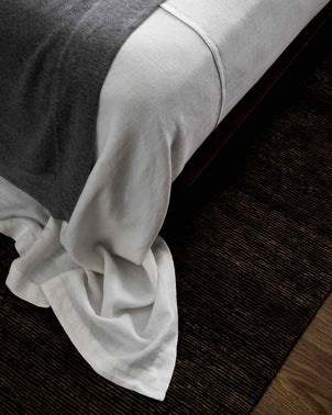 files/bedcover-white-closeup-with-fog.jpg