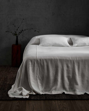 files/bedcover-white-pulledback.jpg