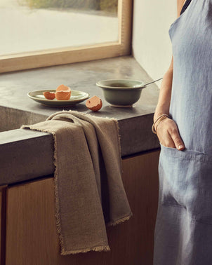 files/fia-kitchel-towel-and-linen-apron.jpg