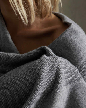 files/fog-with-model-closeup_bb0b7a6e-d02f-45ba-9dd8-37b92570c752.jpg