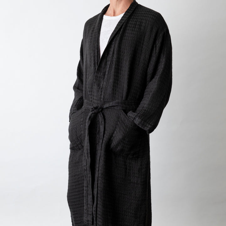 Linen waffle robe in black. Sizes: S/M and M/L