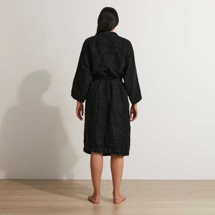 Linen waffle robe in black. Sizes: S/M and M/L