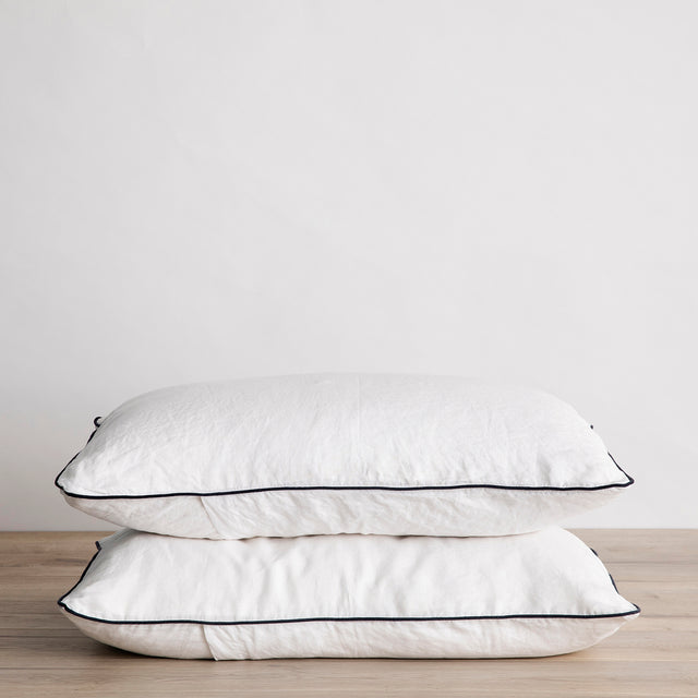 Set of 2 Piped Linen Pillowcases - White and Navy