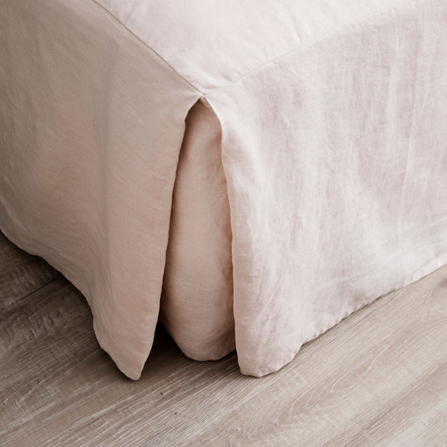 A close up of the corner of the Linen Valance in Blush.